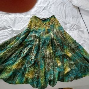 Jones New York midi A line multicolored silk skirt with side zipper.Size 6.